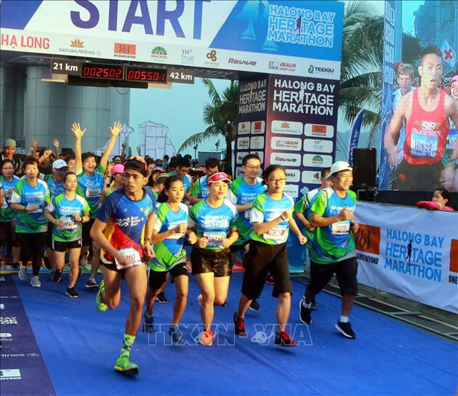 Plus de 3.000 coureurs participent au HalongBay International Heritage Marathon ảnh 1 Plus de 3.000 coureurs participent au HalongBay International Heritage Marathon ảnh 1