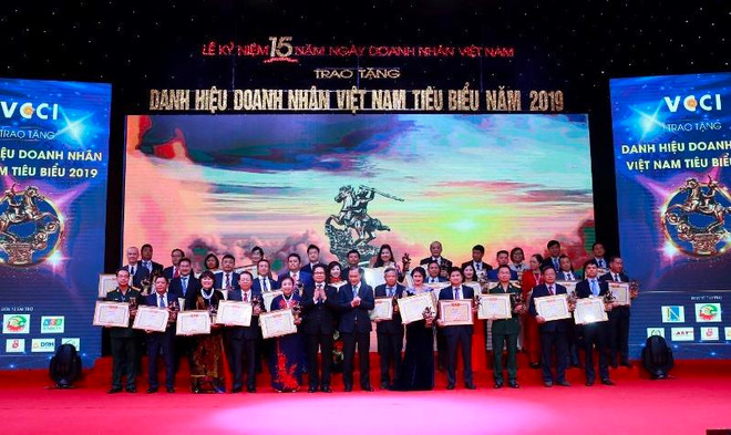 100 entrepreneurs exemplaires du Vietnam à l’honneur ảnh 1 100 entrepreneurs exemplaires du Vietnam à l’honneur ảnh 1