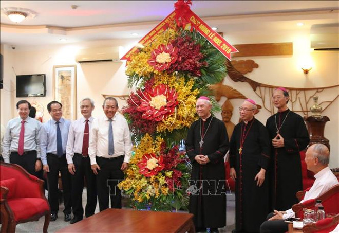Le vice-Premier ministre Truong Hoa Binh adresse des vœux de Noël à Dong Nai ảnh 1 Le vice-Premier ministre Truong Hoa Binh adresse des vœux de Noël à Dong Nai ảnh 1