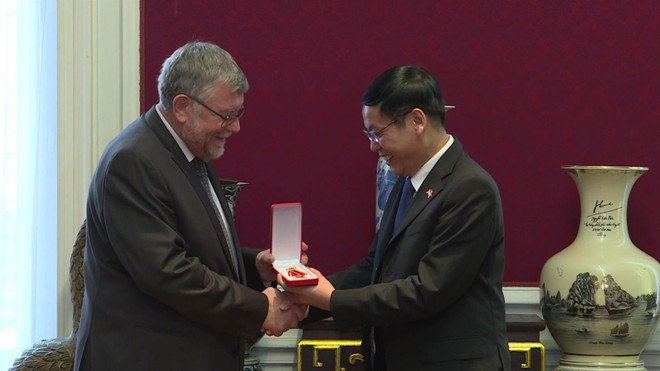 Remise de l’Ordre de l’amitié à l’Association Belgique – Vietnam ảnh 1 Remise de l’Ordre de l’amitié à l’Association Belgique – Vietnam ảnh 1