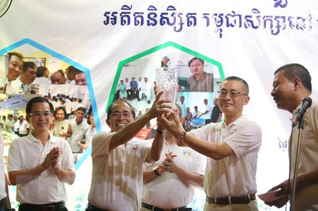 Rencontre entre d’anciens étudiants cambodgiens ayant étudié au Vietnam ảnh 1 Rencontre entre d’anciens étudiants cambodgiens ayant étudié au Vietnam ảnh 1