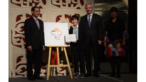 Présentation du logo en l’honneur des 45 ans des relations diplomatiques Vietnam - Belgique ảnh 1 Présentation du logo en l’honneur des 45 ans des relations diplomatiques Vietnam - Belgique ảnh 1