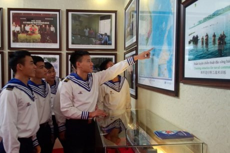 Exposition sur Hoàng Sa et Truong Sa du Vietnam à Bac Giang ảnh 1 Exposition sur Hoàng Sa et Truong Sa du Vietnam à Bac Giang ảnh 1
