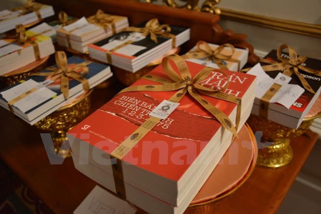 Tran Mai Hanh reçoit le prix littéraire de l’ASEAN ảnh 2 Tran Mai Hanh reçoit le prix littéraire de l’ASEAN ảnh 2