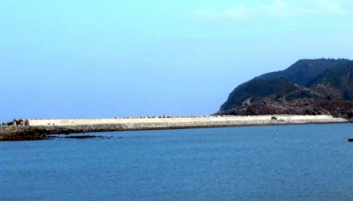 Quang Binh: achèvement de la digue reliant les îles de Hon La et Hon Co ảnh 1 Quang Binh: achèvement de la digue reliant les îles de Hon La et Hon Co ảnh 1
