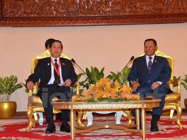 Le président du Sénat cambodgien reçoit une délégation de l’AN du Vietnam ảnh 1 Le président du Sénat cambodgien reçoit une délégation de l’AN du Vietnam ảnh 1