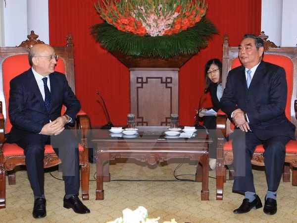 Renforcement de la coopération entre le PCV et le Parti Yeni Azerbaijan ảnh 1