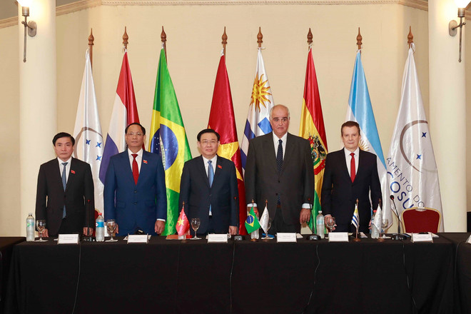 Nouvelle étape dans les relations avec Cuba, l'Argentine et l'Uruguay ảnh 3 Nouvelle étape dans les relations avec Cuba, l'Argentine et l'Uruguay ảnh 3