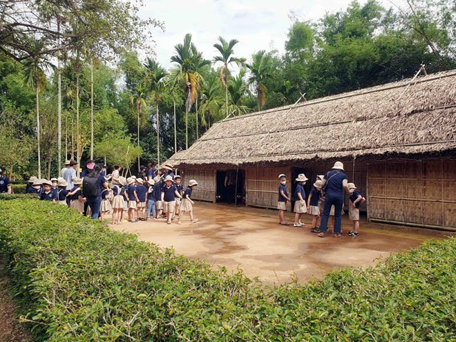 Des dizaines de milliers de touristes se rendent au village natal du Président Ho Chi Minh ảnh 1 Des dizaines de milliers de touristes se rendent au village natal du Président Ho Chi Minh ảnh 1