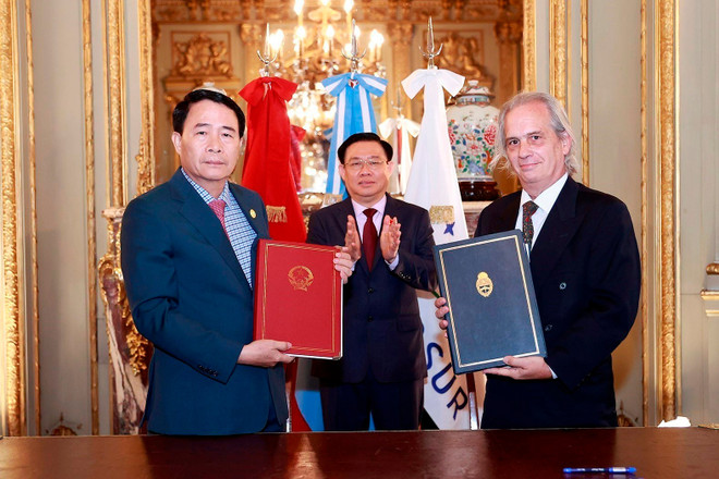 Nouvelle étape dans les relations avec Cuba, l'Argentine et l'Uruguay ảnh 2 Nouvelle étape dans les relations avec Cuba, l'Argentine et l'Uruguay ảnh 2