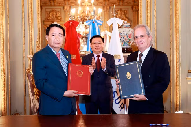 Nouvelle étape dans les relations avec Cuba, l'Argentine et l'Uruguay ảnh 2