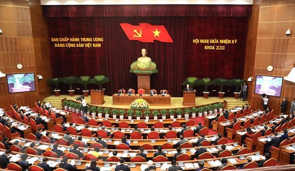 Premier jour ouvrable du plénum de mi-mandat du CC du Parti du 13e mandat ảnh 1 Premier jour ouvrable du plénum de mi-mandat du CC du Parti du 13e mandat ảnh 1