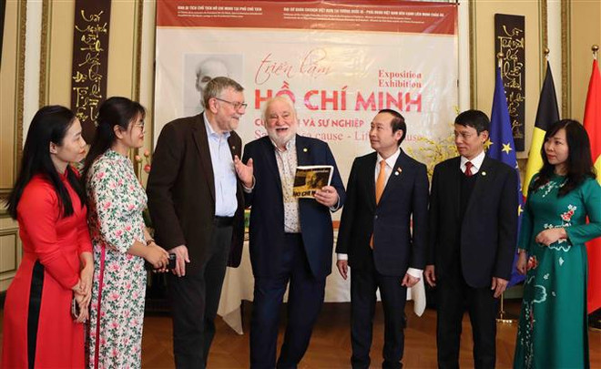 Anniversaire du Président Hô Chi Minh: Des érudites belges font l'éloge du grand leader du Vietnam ảnh 3 Anniversaire du Président Hô Chi Minh: Des érudites belges font l'éloge du grand leader du Vietnam ảnh 3