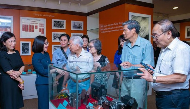 Œuvres photographiques excellentes : bien inestimable de la presse révolutionnaire vietnamienne ảnh 1 Œuvres photographiques excellentes : bien inestimable de la presse révolutionnaire vietnamienne ảnh 1