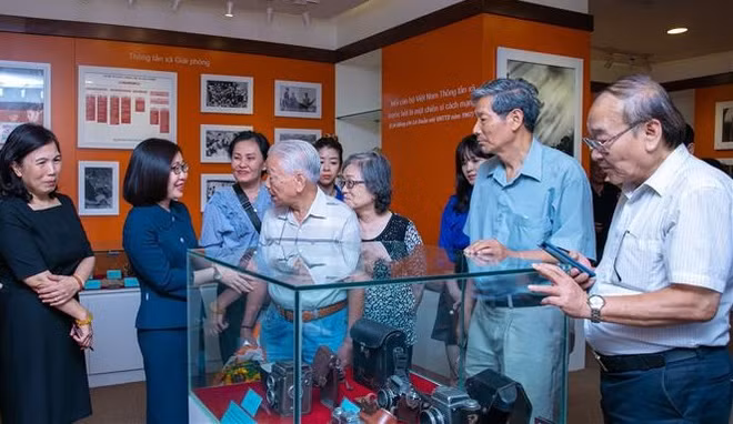 Œuvres photographiques excellentes : bien inestimable de la presse révolutionnaire vietnamienne ảnh 1