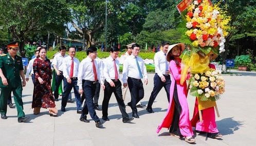 Diverses activités en l’honneur du 133e anniversaire du Président Ho Chi Minh ảnh 1 Diverses activités en l’honneur du 133e anniversaire du Président Ho Chi Minh ảnh 1