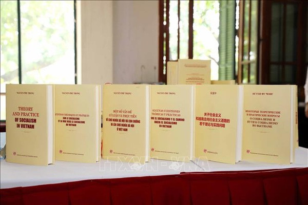 Le livre du leader du PCV sur le socialisme publié en sept langues étrangères ảnh 1 Le livre du leader du PCV sur le socialisme publié en sept langues étrangères ảnh 1