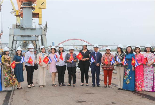 Une haute délégation de l’Union des femmes cubaines en visite à Hai Phong ảnh 1 Une haute délégation de l’Union des femmes cubaines en visite à Hai Phong ảnh 1