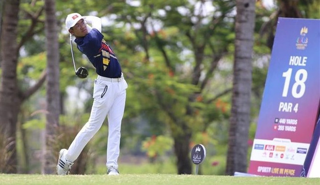 SEA Games 32: le Vietnam remporte une médaille d'or pour le golf ảnh 2