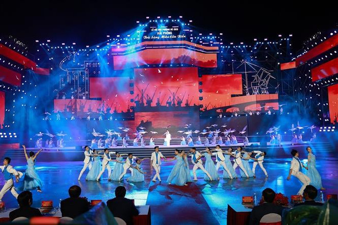Le Premier ministre au Festival des flamboyants rouges de Hai Phong 2023 ảnh 1