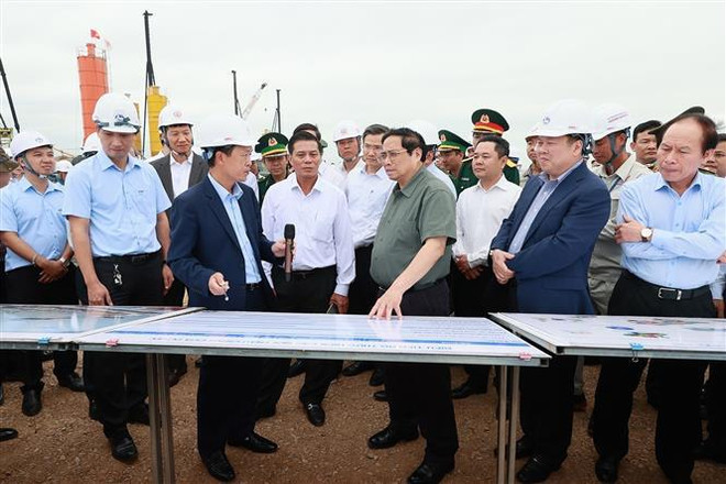 Le Premier ministre au Festival des flamboyants rouges de Hai Phong 2023 ảnh 2
