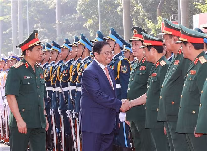 L'armée exhortée à développer les sciences technologiques et les sciences humaines et sociales ảnh 2