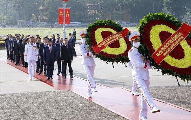 Des dirigeants rendent hommage au Président Ho Chi Minh à l’occasion de son 133e anniversaire ảnh 1 Des dirigeants rendent hommage au Président Ho Chi Minh à l’occasion de son 133e anniversaire ảnh 1