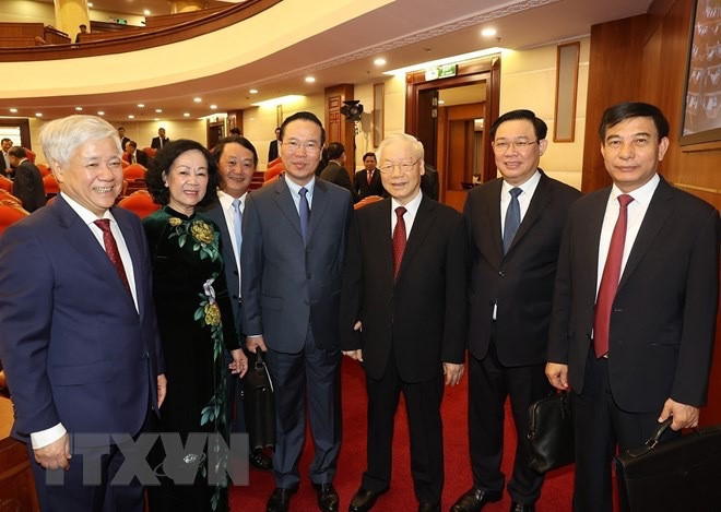 Premier jour ouvrable du plénum de mi-mandat du CC du Parti du 13e mandat ảnh 4 Premier jour ouvrable du plénum de mi-mandat du CC du Parti du 13e mandat ảnh 4