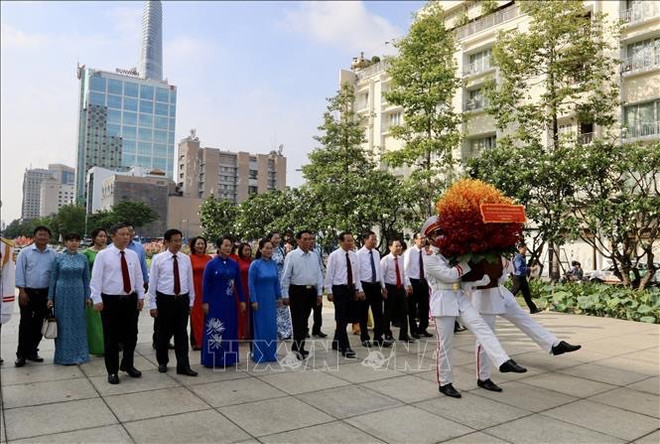 Diverses activités à la mémoire du Président Ho Chi Minh ảnh 1 Diverses activités à la mémoire du Président Ho Chi Minh ảnh 1
