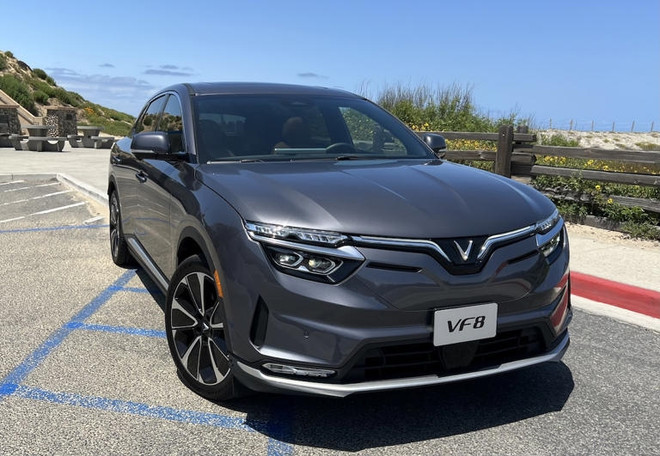 Des clients américains testent le VinFast VF 8: "Une voiture innovante sans précédent du Vietnam" ảnh 1 Des clients américains testent le VinFast VF 8: "Une voiture innovante sans précédent du Vietnam" ảnh 1