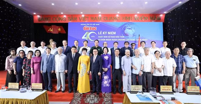 Les 40 ans de la naissance du journal "Tin tức" de la VNA ảnh 2 Les 40 ans de la naissance du journal "Tin tức" de la VNA ảnh 2
