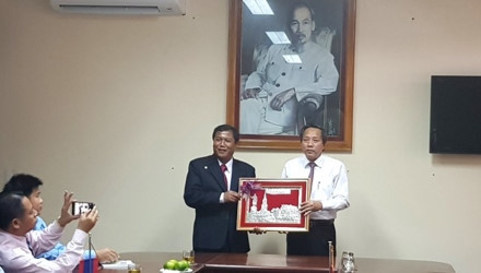 Quang Binh - Kham Muon : Les syndicats renforcent leur coopération ảnh 1 Quang Binh - Kham Muon : Les syndicats renforcent leur coopération ảnh 1