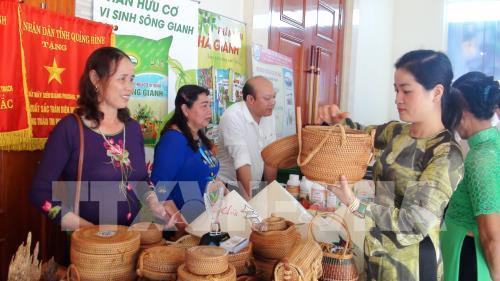 Vietnam et Laos coopèrent pour développer le commerce frontalier ảnh 1 Vietnam et Laos coopèrent pour développer le commerce frontalier ảnh 1