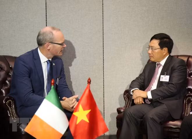 Rencontre entre Pham Binh Minh et ses homologues en marge de la 73e session de l'AG de l'ONU ảnh 1