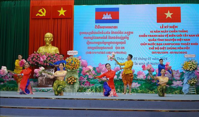 Dong Thap : célébration du 45e anniversaire de la victoire de la défense de la frontière Sud-Ouest ảnh 1 Dong Thap : célébration du 45e anniversaire de la victoire de la défense de la frontière Sud-Ouest ảnh 1
