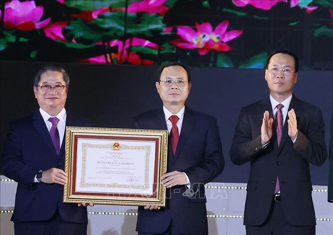 Le président Vo Van Thuong veut faire de Cân Tho une ville moderne et riche d’identité du delta du Mékong ảnh 1 Le président Vo Van Thuong veut faire de Cân Tho une ville moderne et riche d’identité du delta du Mékong ảnh 1