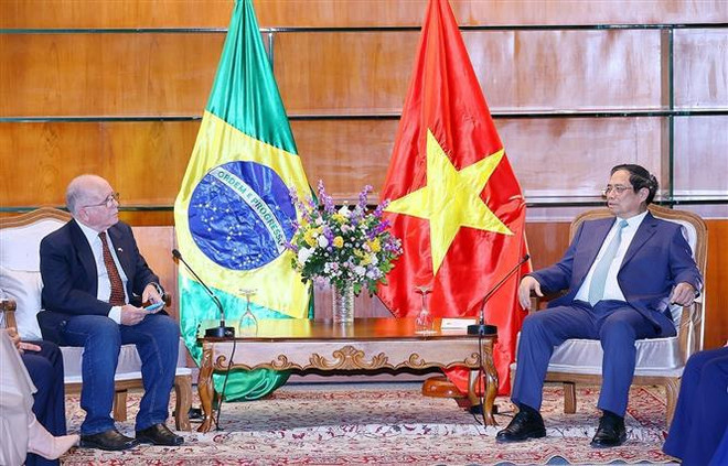 Un chercheur brésilien apprécie le rôle du Parti communiste vietnamien ảnh 2 Un chercheur brésilien apprécie le rôle du Parti communiste vietnamien ảnh 2