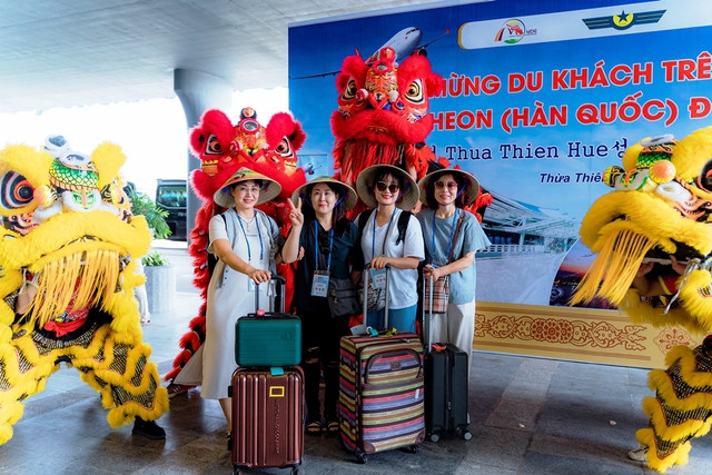 Thua Thien - Hue : de nombreux produits touristiques uniques lancés pour le Nouvel An 2024 ảnh 1 Thua Thien - Hue : de nombreux produits touristiques uniques lancés pour le Nouvel An 2024 ảnh 1