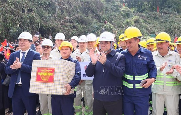 Le PM à la cérémonie inaugurale du chantier de l'autoroute Lang Son-Cao Bang ảnh 1 Le PM à la cérémonie inaugurale du chantier de l'autoroute Lang Son-Cao Bang ảnh 1