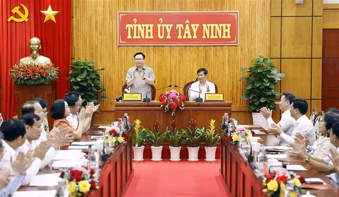 Le président de l’Assemblée nationale se rend à Tay Ninh ảnh 1