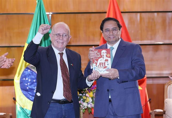 Un chercheur brésilien apprécie le rôle du Parti communiste vietnamien ảnh 1 Un chercheur brésilien apprécie le rôle du Parti communiste vietnamien ảnh 1