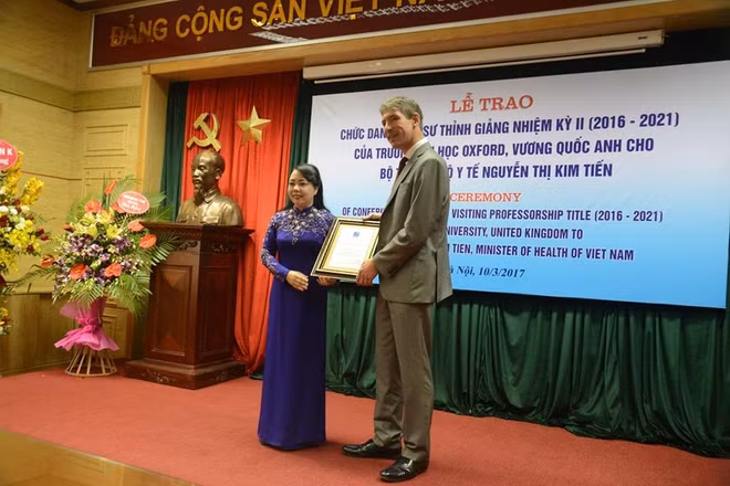 La ministre de la Santé honorée à l'Université Oxford ảnh 1