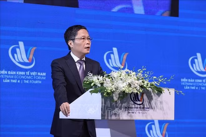 Le PM assiste au 4e Forum économique du Vietnam ảnh 2