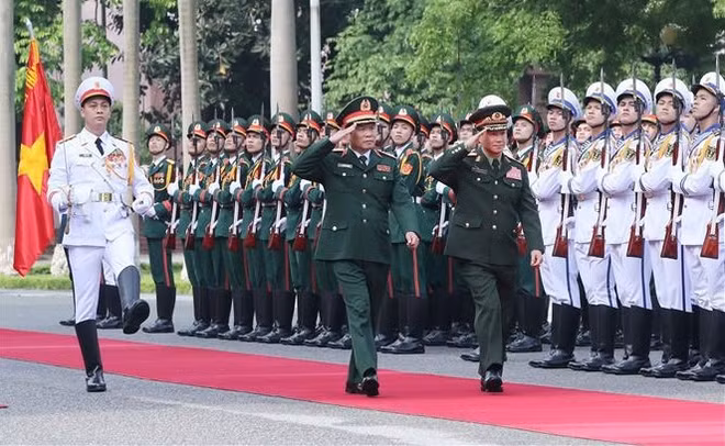 Vietnam et Laos renforcent la coopération bilatérale dans la défense ảnh 1
