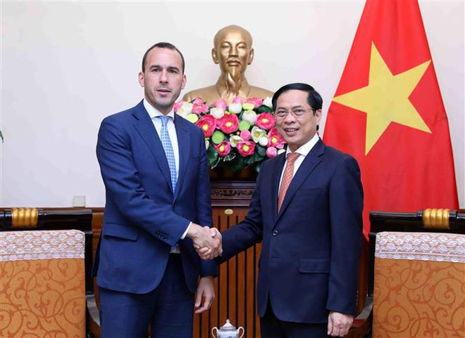 Le chef de la diplomatie vietnamienne reçoit le vice-ministre italien des Affaires étrangères ảnh 1 Le chef de la diplomatie vietnamienne reçoit le vice-ministre italien des Affaires étrangères ảnh 1