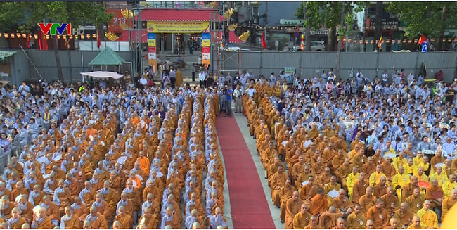 Célébration solennelle du Vesak 2017 à Hanoï ảnh 1 Célébration solennelle du Vesak 2017 à Hanoï ảnh 1