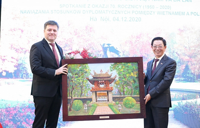Célébration du 70e anniversaire de l'établissement des relations diplomatiques Vietnam-Pologne ảnh 1 Célébration du 70e anniversaire de l'établissement des relations diplomatiques Vietnam-Pologne ảnh 1