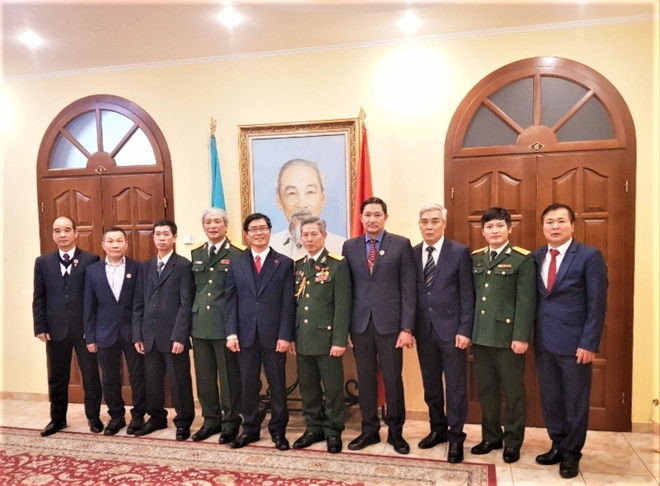 Les 76 ans de l'Armée populaire du Vietnam célébrés en Ukraine ảnh 1