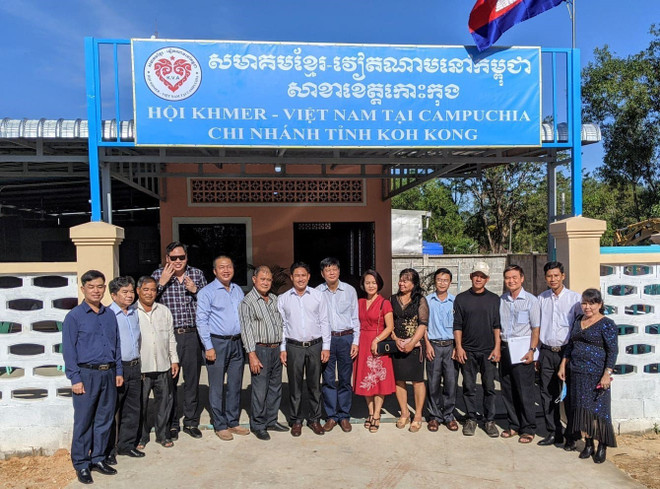 Inauguration de la maison communautaire de l'Association Khmer-Vietnam à Koh Kong (Cambodge) ảnh 1 Inauguration de la maison communautaire de l'Association Khmer-Vietnam à Koh Kong (Cambodge) ảnh 1