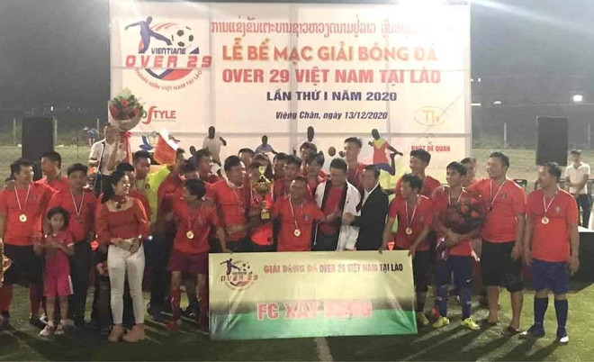 Tournoi de football "Over 29 Vietnam" au Laos ảnh 1 Tournoi de football "Over 29 Vietnam" au Laos ảnh 1